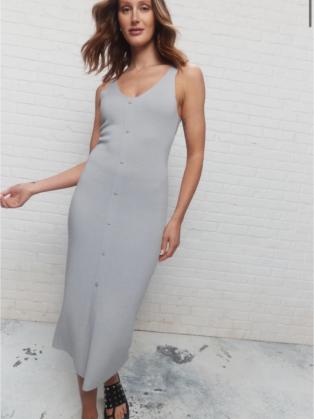 Sleeveless V-Neck Button-Front Midi Dress in Light Gray